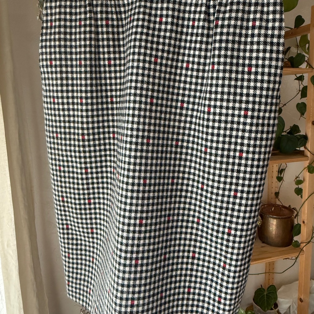 Pendleton Black and White Houndstooth Skirt with Red Details - Picture 6 of 7